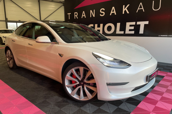 TESLA MODEL 3